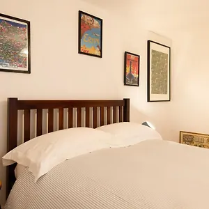 https://60-steps-to-the-sea-with-private-courtyard.brighton-hotels-england.com